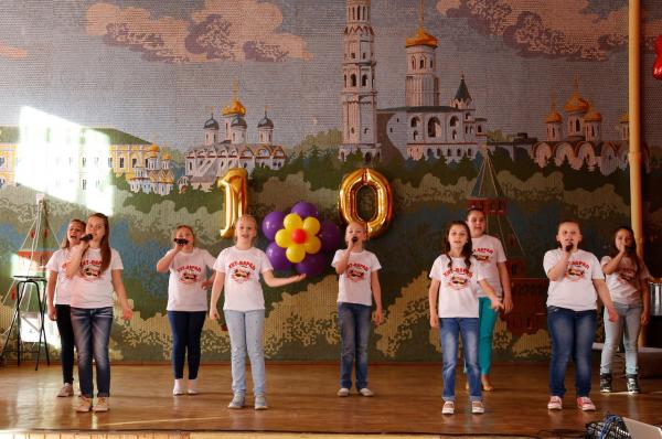 10-ый Юбилейный Отчётный концерт Студии вокала «Хит-Парад» под руководством Аряшевой Оксаны Алексеевны (МОК Марьино №2110, 25 мая 2016)