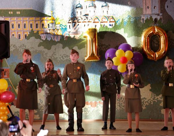 10-ый Юбилейный Отчётный концерт Студии вокала «Хит-Парад» под руководством Аряшевой Оксаны Алексеевны (МОК Марьино №2110, 25 мая 2016)