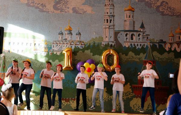 10-ый Юбилейный Отчётный концерт Студии вокала «Хит-Парад» под руководством Аряшевой Оксаны Алексеевны (МОК Марьино №2110, 25 мая 2016)