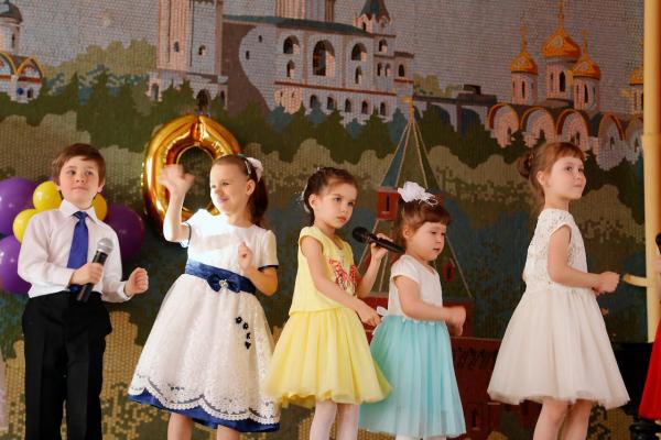 10-ый Юбилейный Отчётный концерт Студии вокала «Хит-Парад» под руководством Аряшевой Оксаны Алексеевны (МОК Марьино №2110, 25 мая 2016)