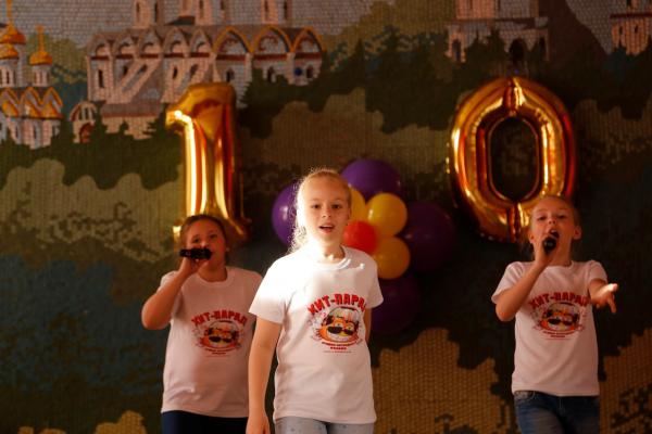 10-ый Юбилейный Отчётный концерт Студии вокала «Хит-Парад» под руководством Аряшевой Оксаны Алексеевны (МОК Марьино №2110, 25 мая 2016)