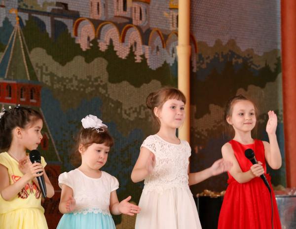 10-ый Юбилейный Отчётный концерт Студии вокала «Хит-Парад» под руководством Аряшевой Оксаны Алексеевны (МОК Марьино №2110, 25 мая 2016)