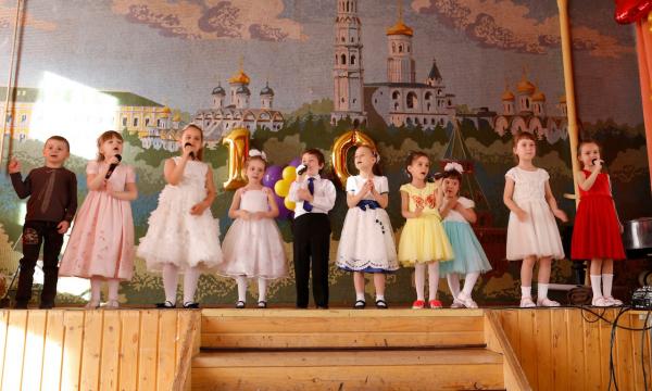 10-ый Юбилейный Отчётный концерт Студии вокала «Хит-Парад» под руководством Аряшевой Оксаны Алексеевны (МОК Марьино №2110, 25 мая 2016)