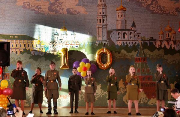 10-ый Юбилейный Отчётный концерт Студии вокала «Хит-Парад» под руководством Аряшевой Оксаны Алексеевны (МОК Марьино №2110, 25 мая 2016)
